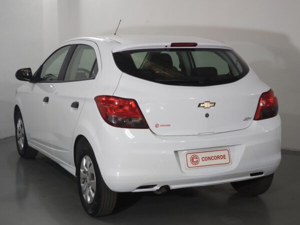 Chevrolet Onix Joy - Image 18