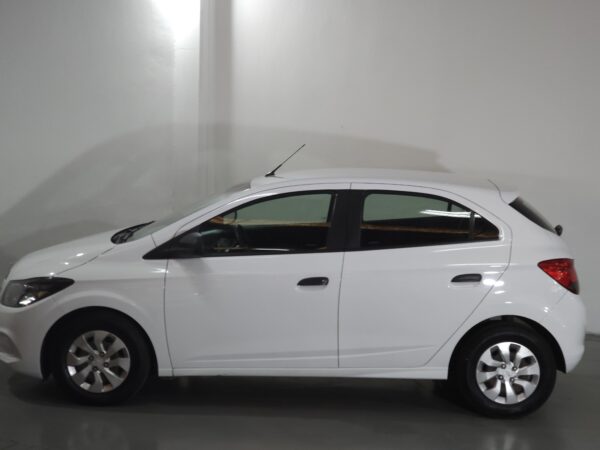 Chevrolet Onix Joy - Image 23
