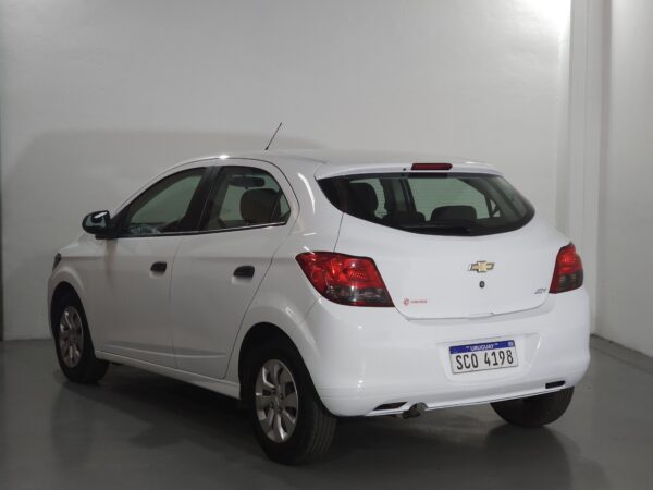 Chevrolet Onix Joy - Image 21