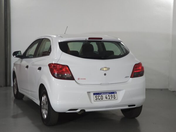 Chevrolet Onix Joy - Image 20