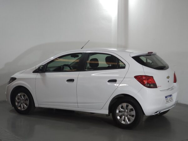 Chevrolet Onix Joy - Image 24
