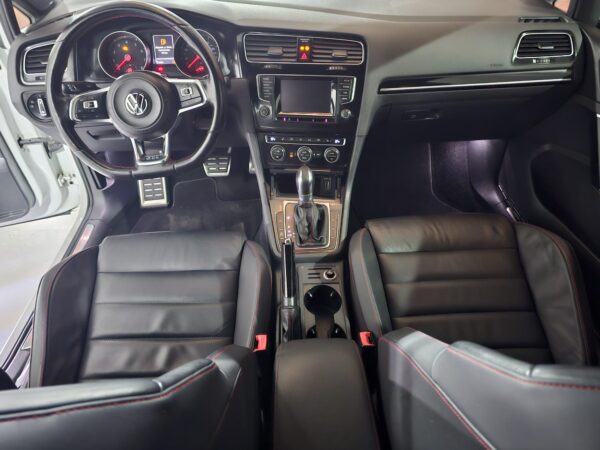 Volkswagen Golf - Image 4