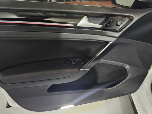 Volkswagen Golf - Image 6