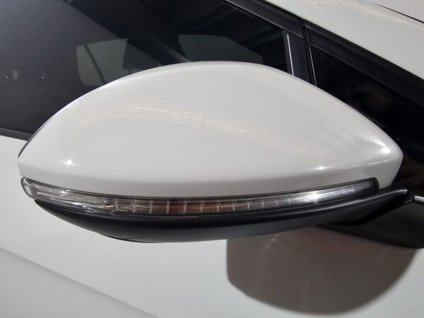 Volkswagen Golf - Image 10