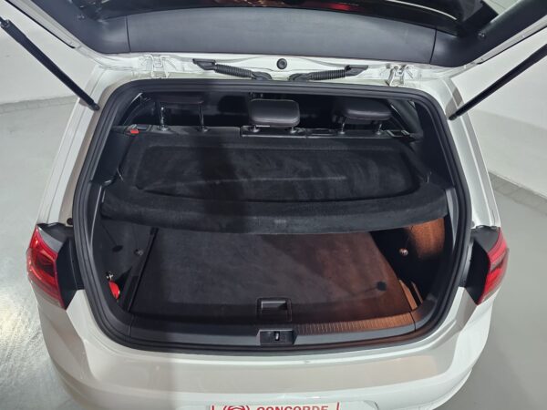 Volkswagen Golf - Image 20