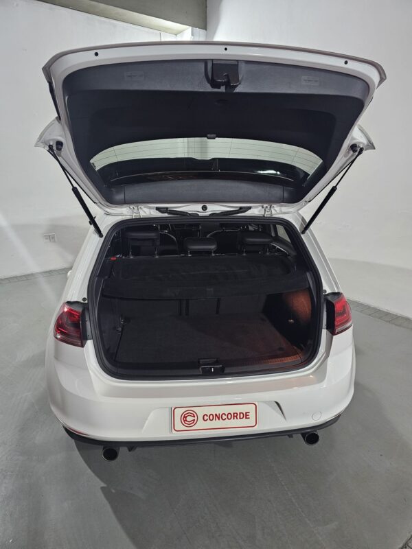 Volkswagen Golf - Image 23