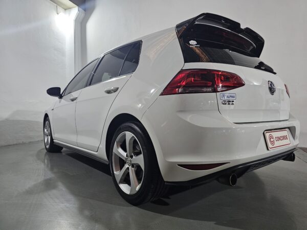 Volkswagen Golf - Image 25