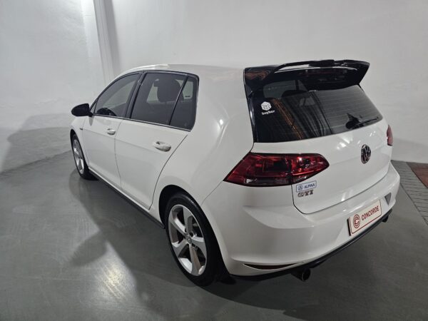 Volkswagen Golf - Image 27