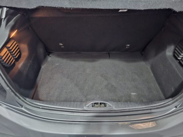 Peugeot 208 - Image 2