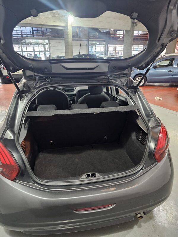 Peugeot 208 - Image 7