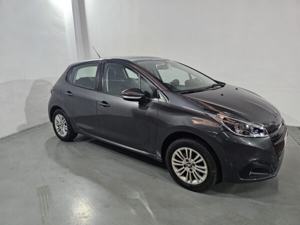 Peugeot 208 - Image 5