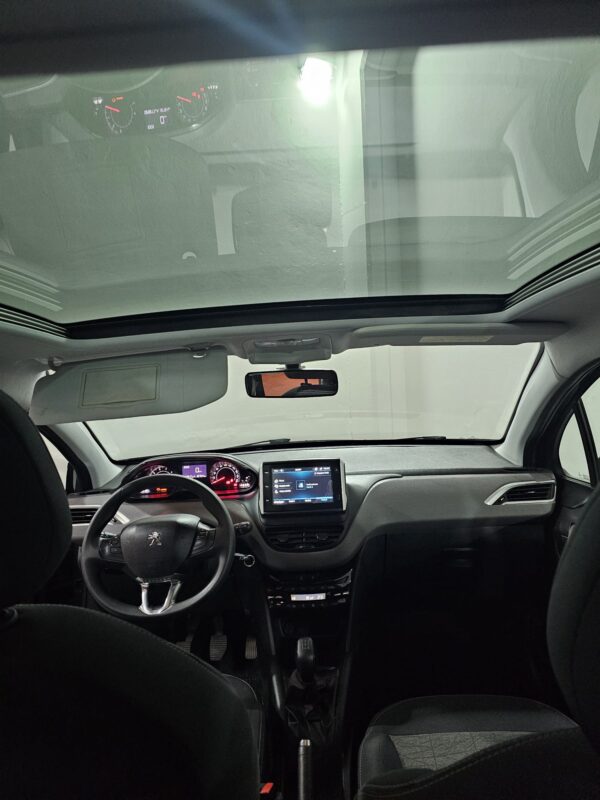 Peugeot 208 - Image 12