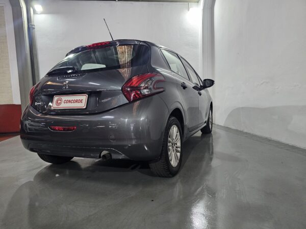 Peugeot 208 - Image 16