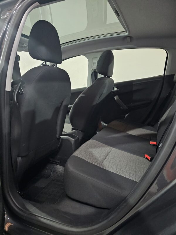 Peugeot 208 - Image 18