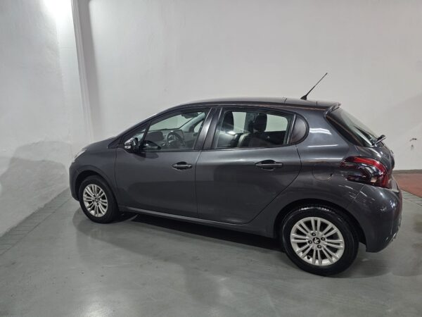 Peugeot 208 - Image 19