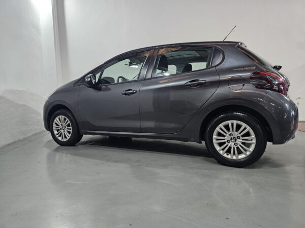 Peugeot 208 - Image 23
