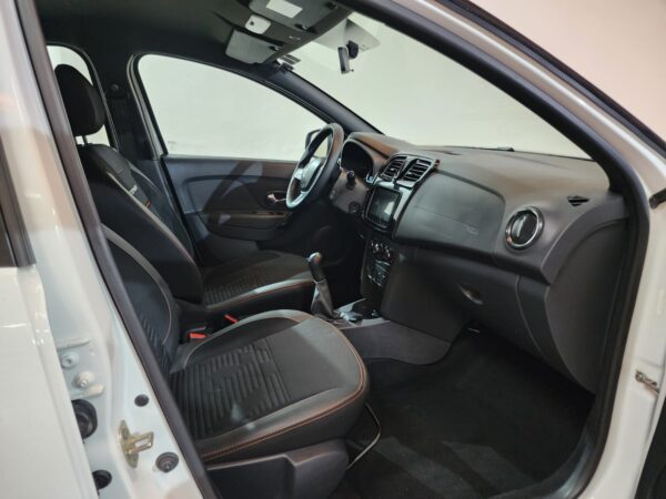 Renault Nueva - Image 12