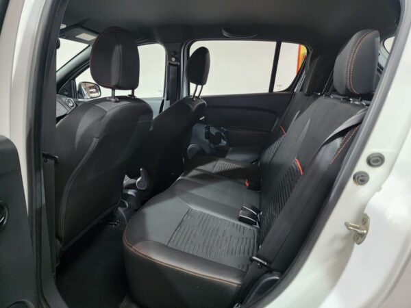 Renault Nueva - Image 11