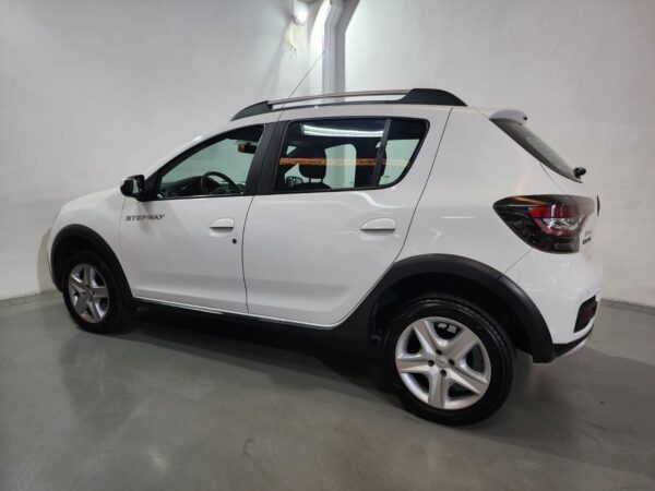 Renault Nueva - Image 7
