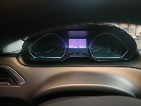 Peugeot 208 - Image 10