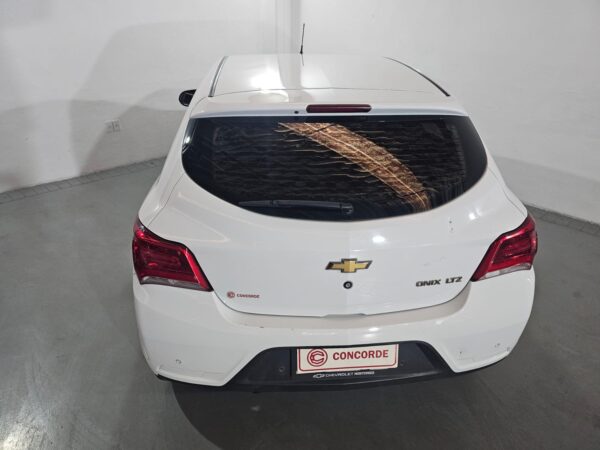 Chevrolet Onix - Image 25
