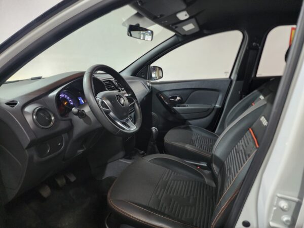Renault Nueva - Image 19