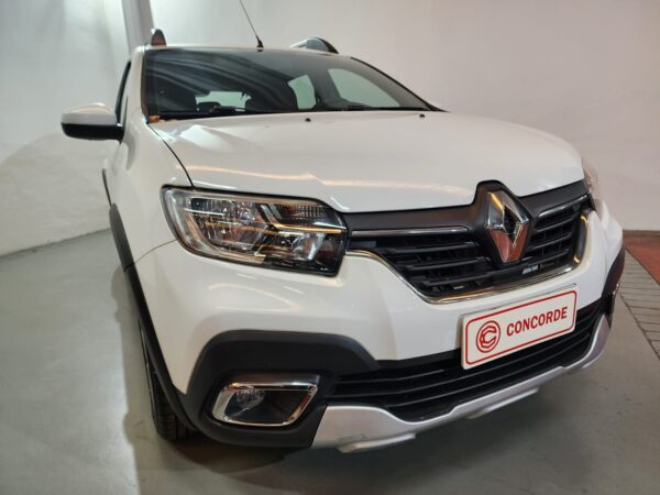 Renault Nueva - Image 23