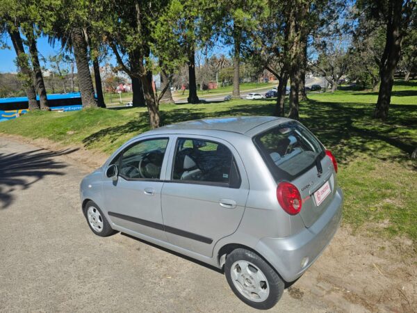 Chevrolet Spark LT - Image 11
