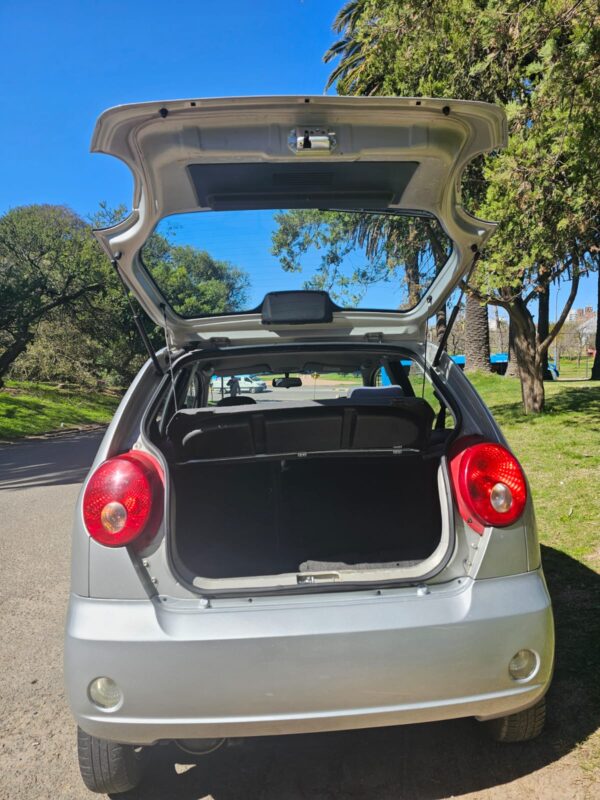 Chevrolet Spark LT - Image 18