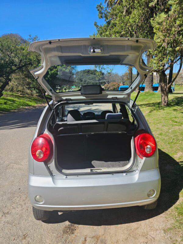 Chevrolet Spark LT - Image 20