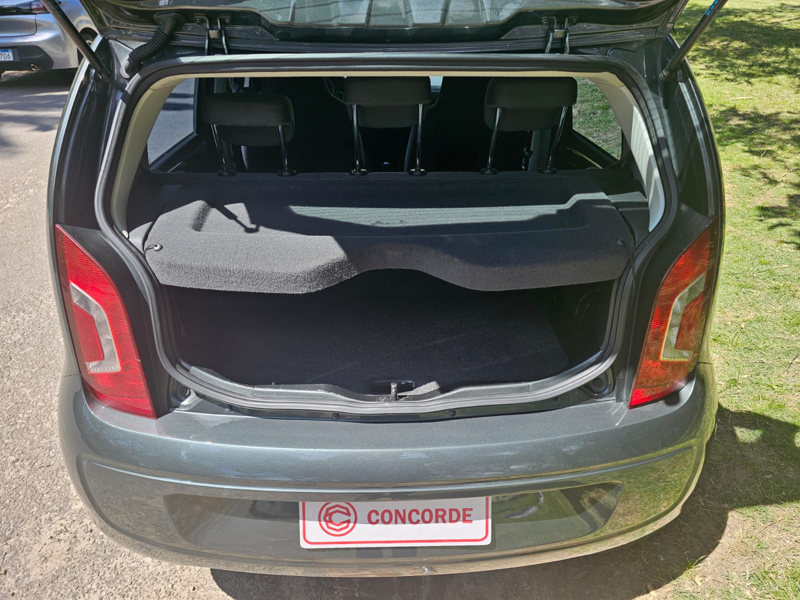 Volkswagen Up! 1.0 High Up! - Image 2