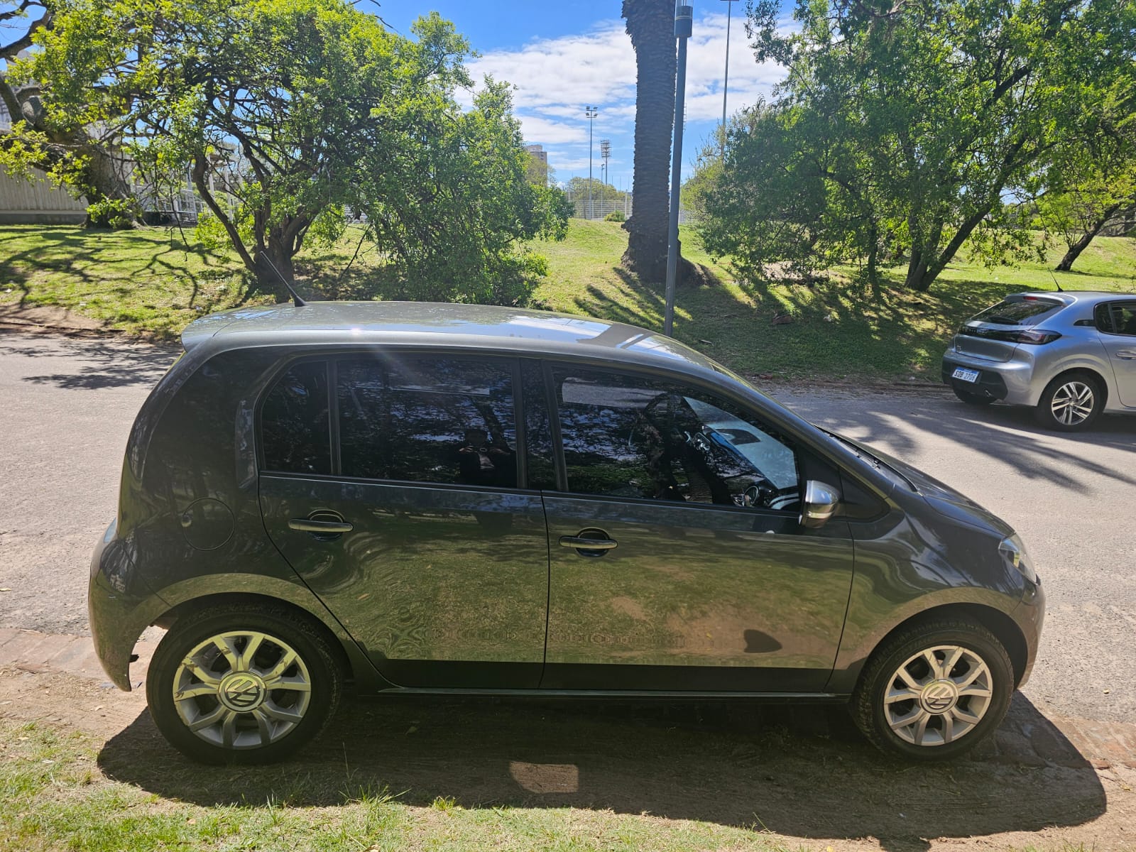 Volkswagen Up! 1.0 High Up! - Image 6