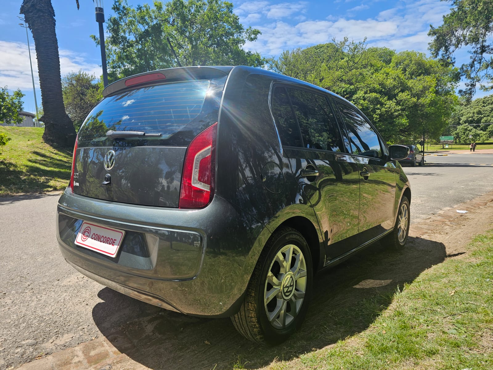 Volkswagen Up! 1.0 High Up! - Image 7