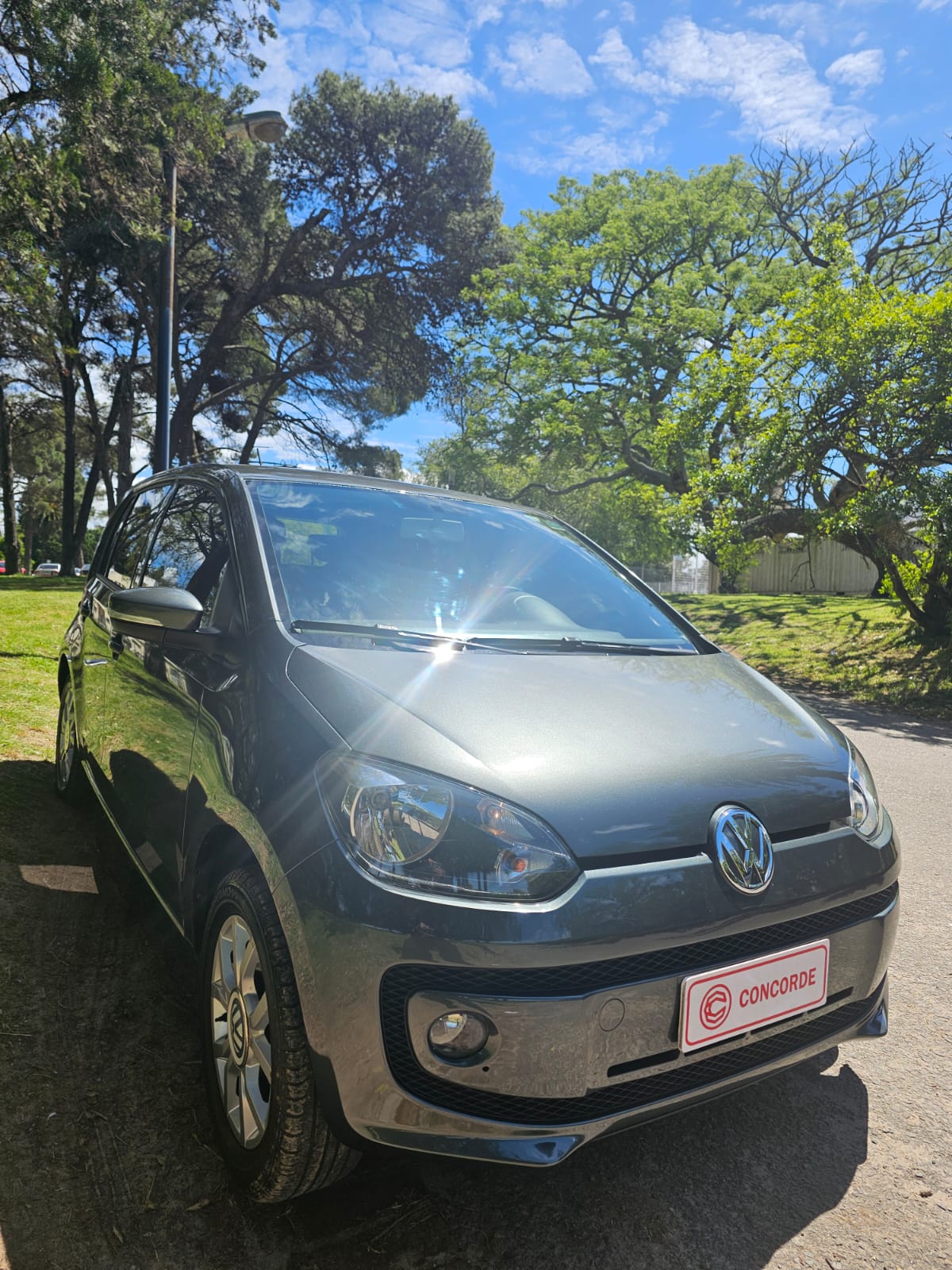 Volkswagen Up! 1.0 High Up! - Image 8