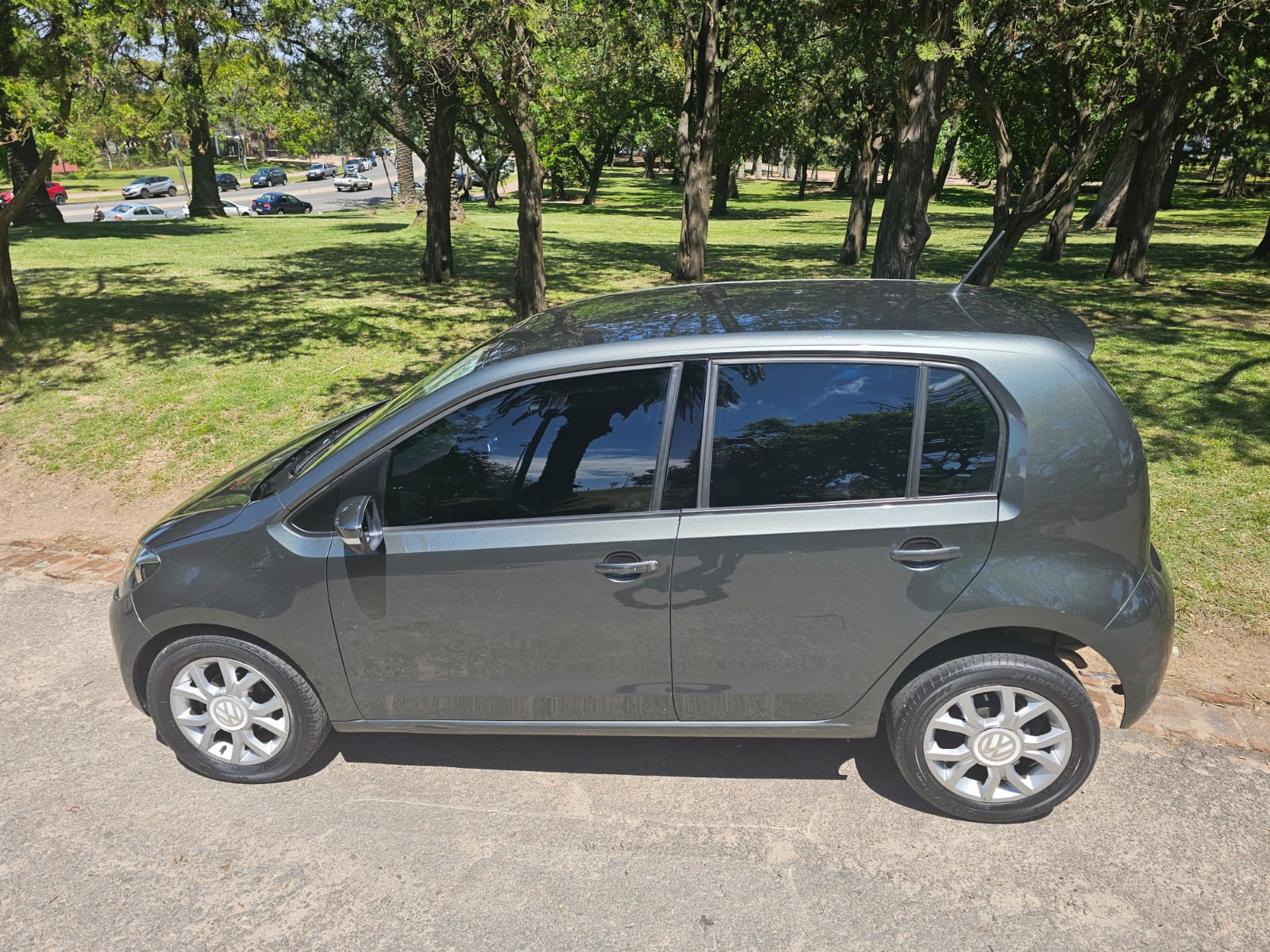 Volkswagen Up! 1.0 High Up! - Image 16