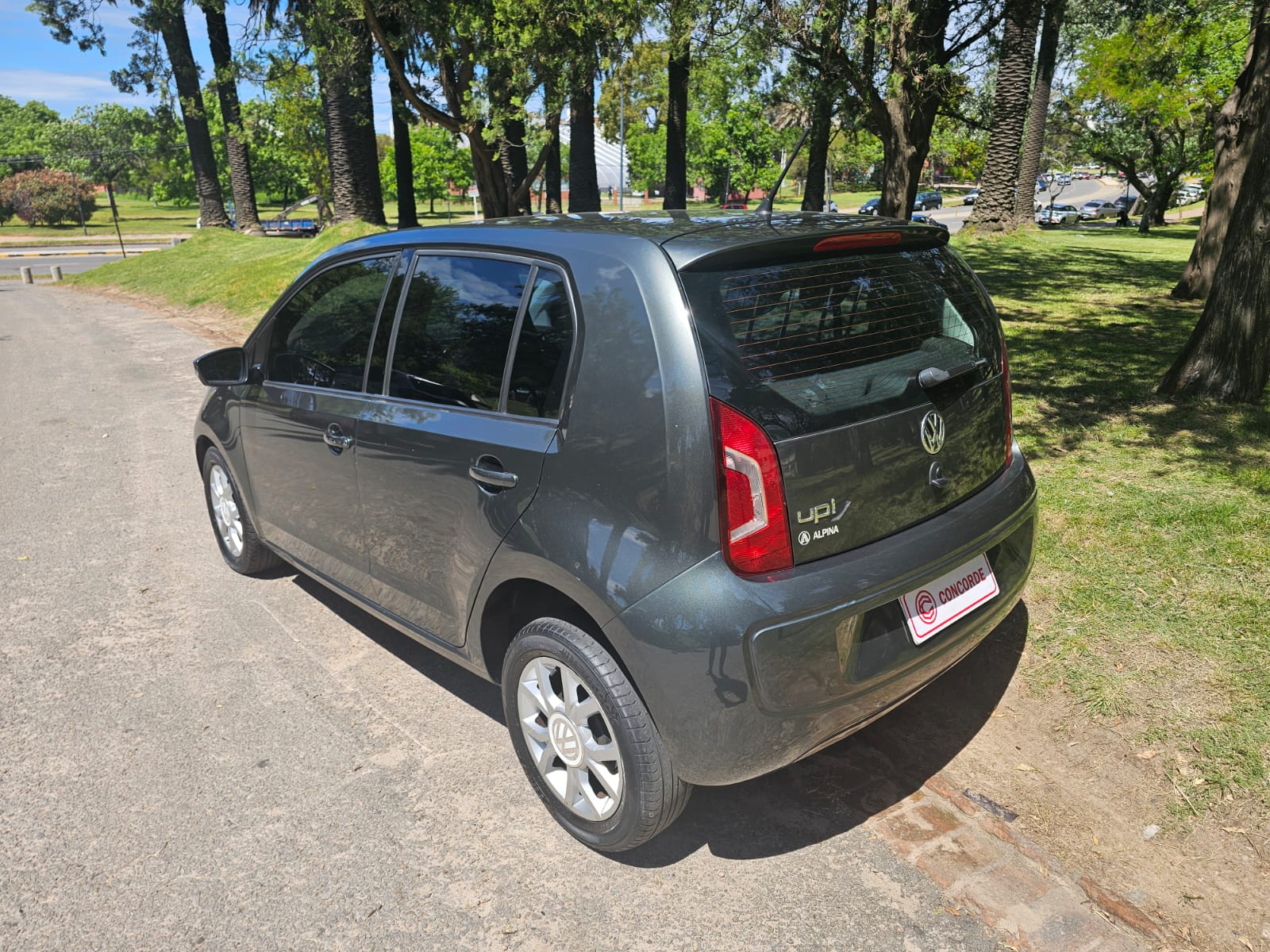 Volkswagen Up! 1.0 High Up! - Image 17