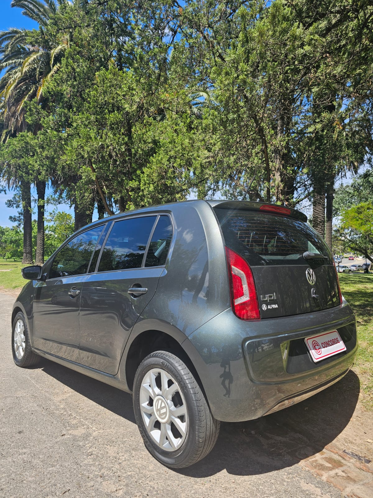 Volkswagen Up! 1.0 High Up! - Image 19