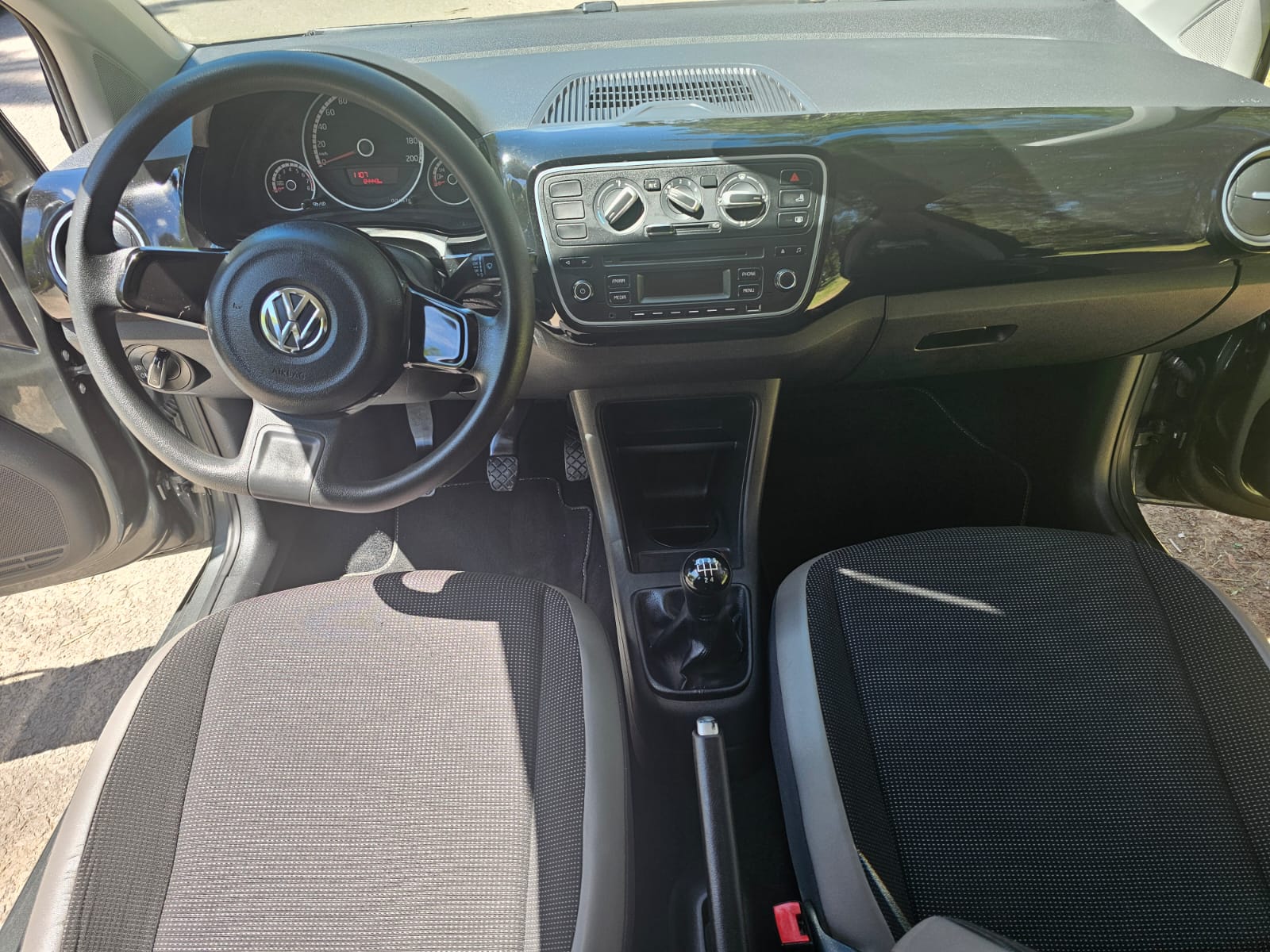 Volkswagen Up! 1.0 High Up! - Image 22