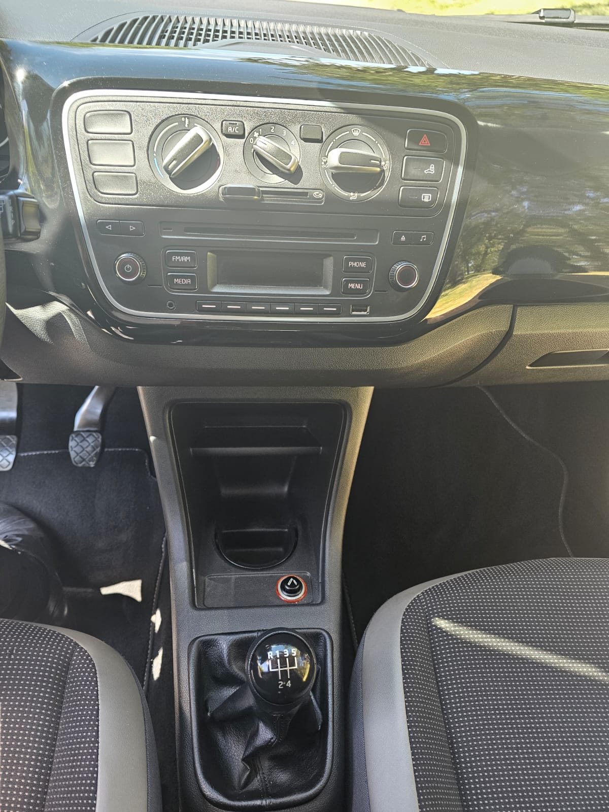 Volkswagen Up! 1.0 High Up! - Image 23