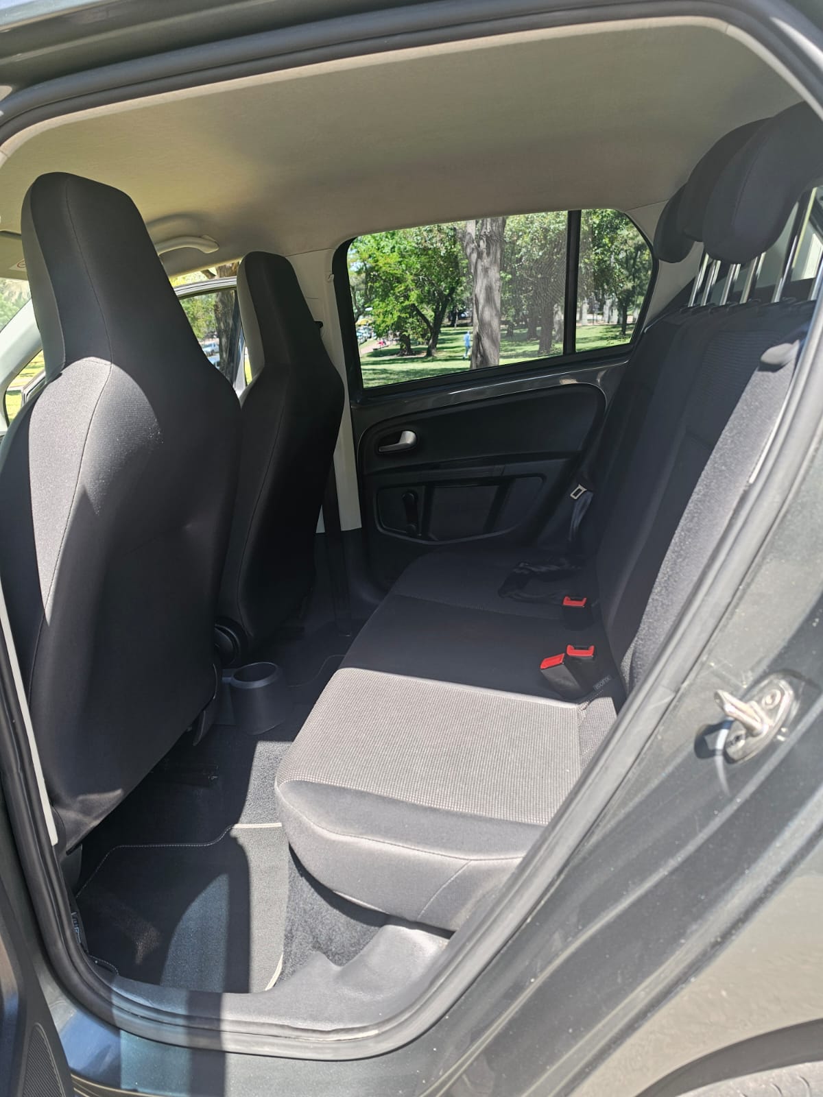 Volkswagen Up! 1.0 High Up! - Image 25